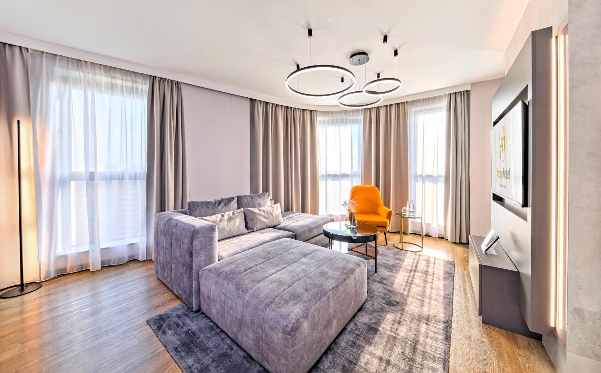 Focus Hotel Premium Warszawa Exteriör bild