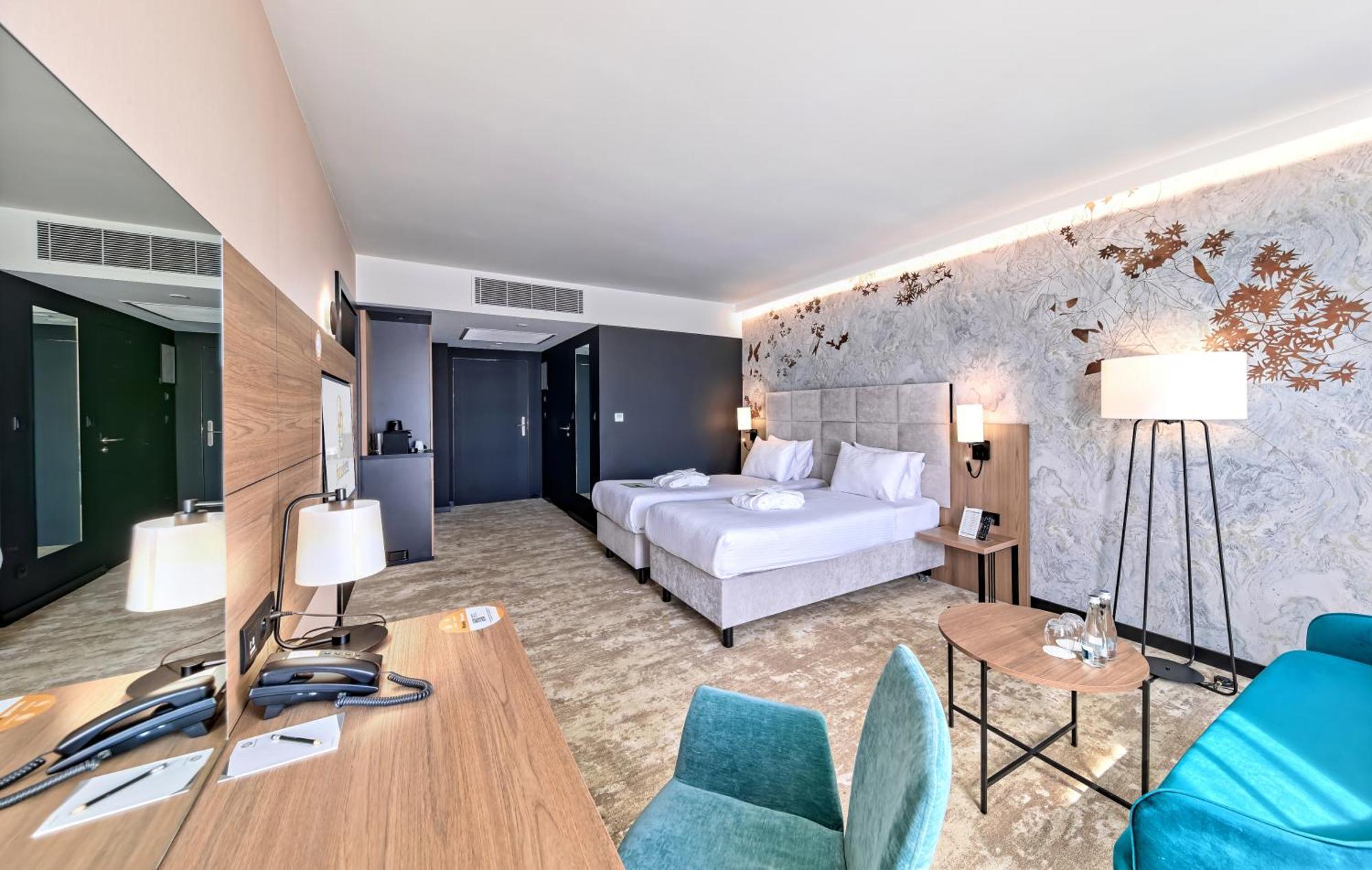 Focus Hotel Premium Warszawa Exteriör bild