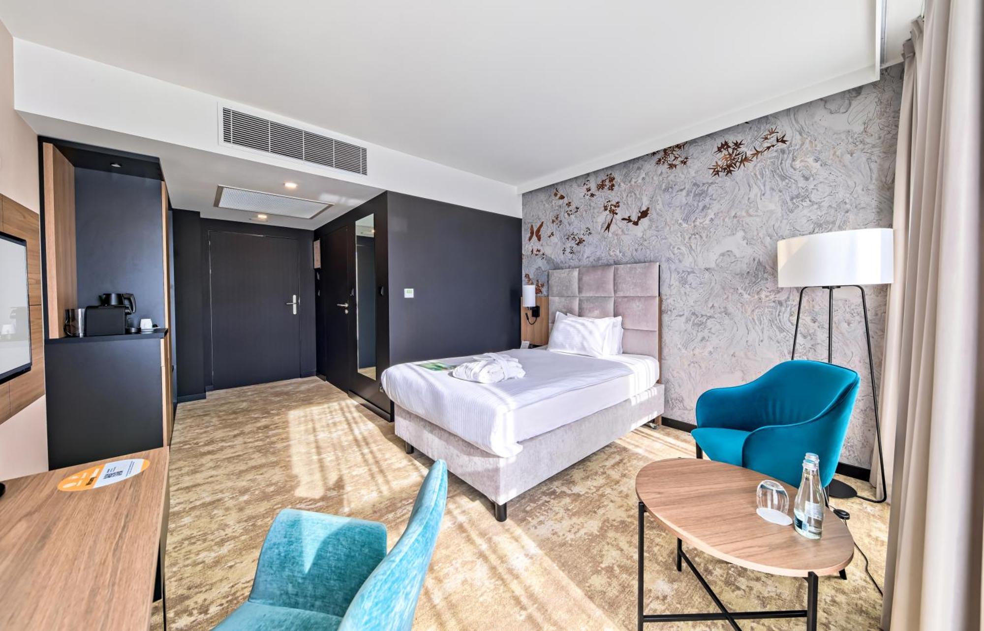 Focus Hotel Premium Warszawa Exteriör bild