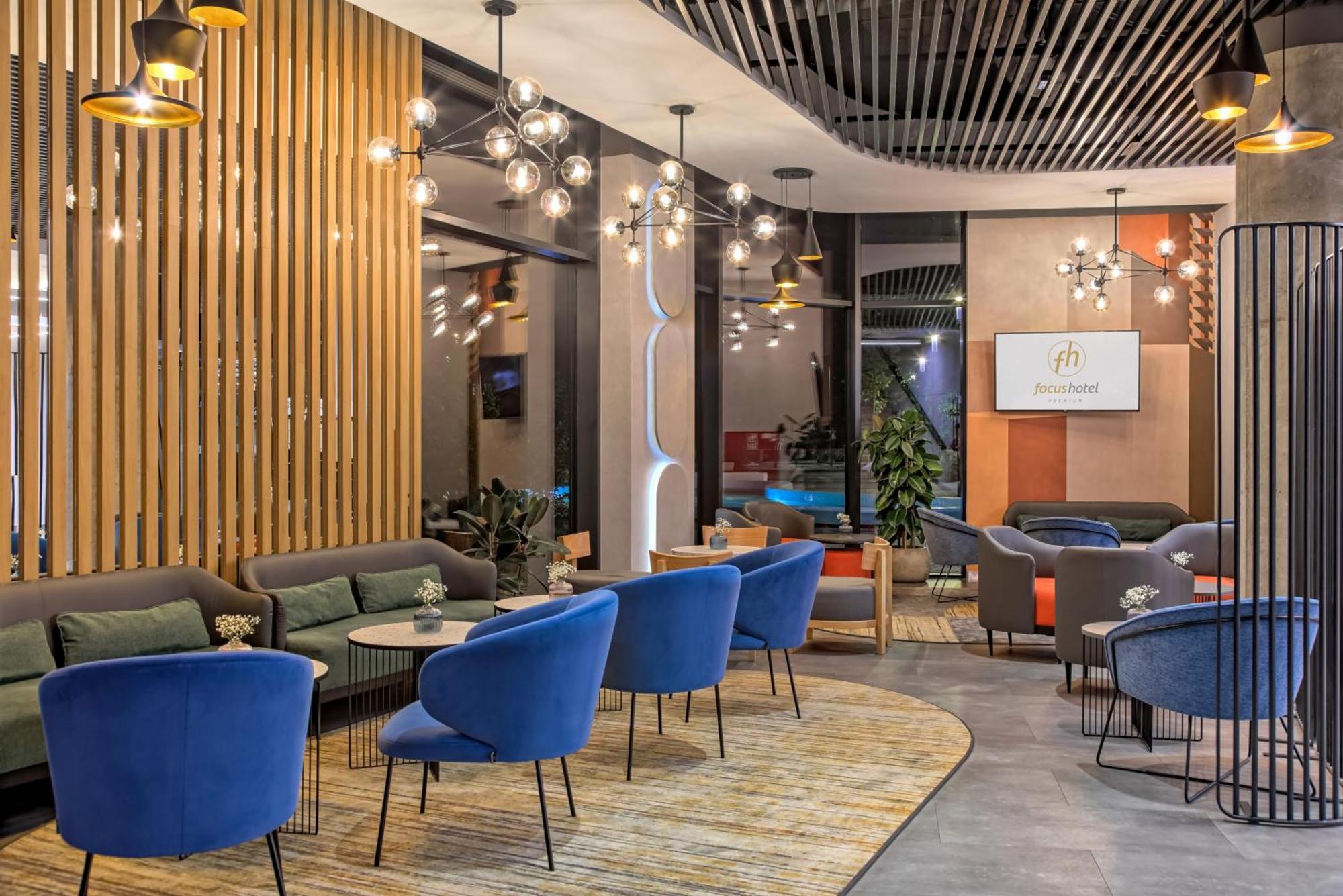 Focus Hotel Premium Warszawa Exteriör bild